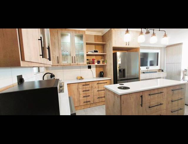 3 BEDROOM TOWNHOUSE FOR SALE IN HEUWELSIG